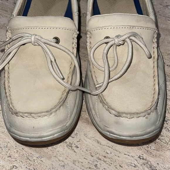WEST MARINE Cream 1-Eye Performance Boat Mocs in size 8 Pre owned condition. - Picture 4 of 11